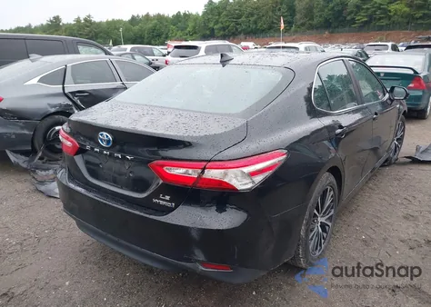 2020 Toyota Camry Le Hybrid z USA, uszkodzony, nr VIN 4T1C31AK8LU529618